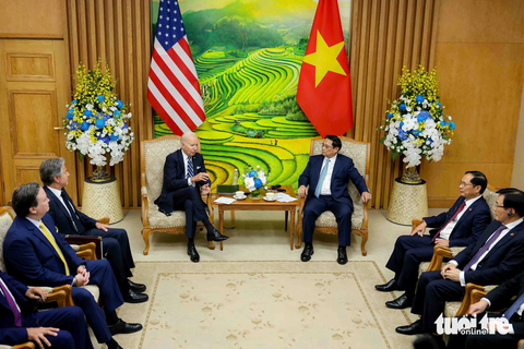 24 giờ của Tổng thống Mỹ Joe Biden tại Việt Nam qua ảnh - Ảnh 10. Tổng thống Mỹ Joe Biden hội kiến với Thủ tướng Phạm Minh Chính sáng 11-9. Hai nhà lãnh đạo bày tỏ vui mừng về những bước phát triển sâu rộng của quan hệ Việt Nam - Mỹ sau gần 30 năm bình thường hóa quan hệ và 10 năm xác lập quan hệ Đối tác toàn diện - Ảnh: NGUYỄN KHÁNH