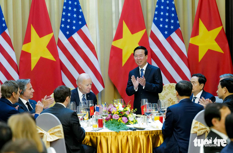 24 giờ của Tổng thống Mỹ Joe Biden tại Việt Nam qua ảnh - Ảnh 13. Chủ tịch nước Võ Văn Thưởng chủ trì tiệc chiêu đãi Tổng thống Mỹ Joe Biden tại Phủ Chủ tịch vào trưa 11-9 - Ảnh: QUANG PHÚC