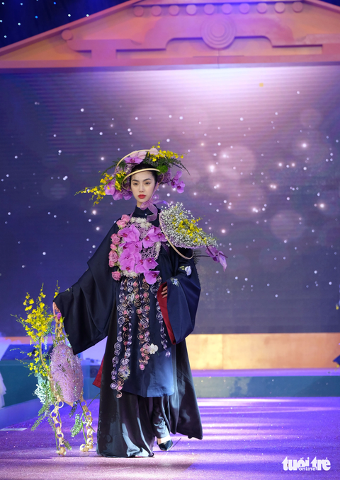 Chiêm ngưỡng những bộ trang phục từ hoa Đà Lạt trên sàn catwalk - Ảnh 5. Ảnh: M.V