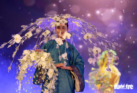 Chiêm ngưỡng những bộ trang phục từ hoa Đà Lạt trên sàn catwalk - Ảnh 7. Ảnh: M.V