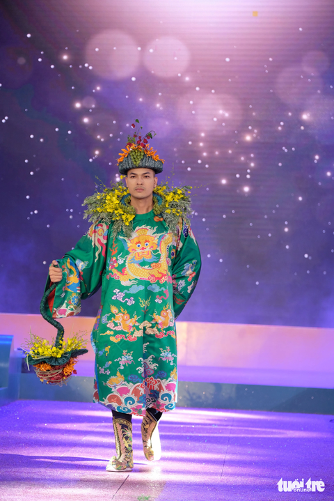 Chiêm ngưỡng những bộ trang phục từ hoa Đà Lạt trên sàn catwalk - Ảnh 10. Ảnh: M.V