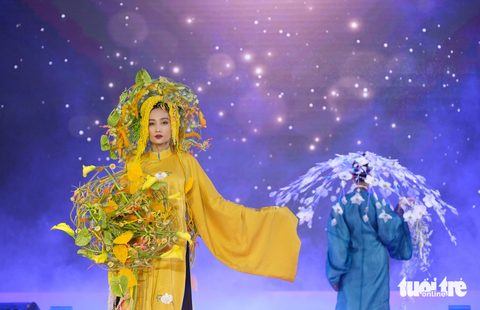 Chiêm ngưỡng những bộ trang phục từ hoa Đà Lạt trên sàn catwalk - Ảnh 14. Ảnh: M.V