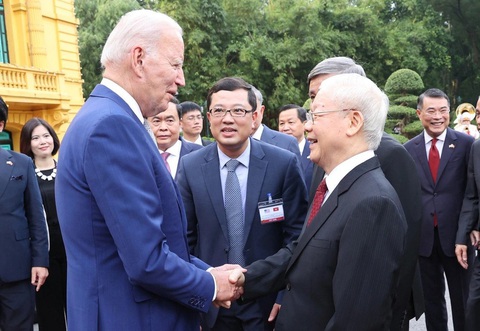 Tổng bí thư Nguyễn Phú Trọng đón Tổng thống Mỹ Joe Biden Ảnh: TTXVN Tổng bí thư Nguyễn Phú Trọng đón Tổng thống Mỹ Joe Biden - Ảnh: TTXVN