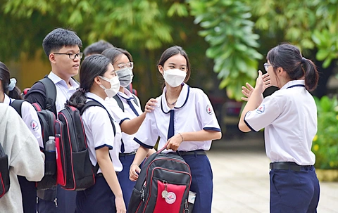 Học sinh Trường THPT Nguyễn Thượng Hiền (quận Tân Bình, TP.HCM) vui vẻ trong ngày tựu trường - Ảnh: DUYÊN PHAN Học sinh Trường THPT Nguyễn Thượng Hiền (quận Tân Bình, TP.HCM) vui vẻ trong ngày tựu trường - Ảnh: DUYÊN PHAN