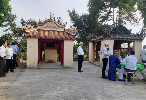 Đề nghị dừng tổ chức lễ giỗ vua Quang Trung tại làng Dạ Lê - Ảnh 1. UBND phường Thủy Vân (TP Huế) đã gửi văn bản về việc dừng tổ chức lễ giỗ vua Quang Trung tại khu vực ngôi miếu Đôi của làng Dạ Lê Chánh - Ảnh: THÙY TRANG