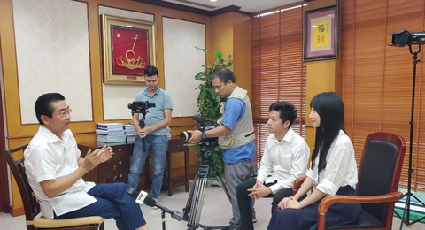 Một cảnh ghi hình trong phim tài liệu Không chùn bước - Ảnh: VTV Một cảnh ghi hình trong phim tài liệu Không lùi bước - Ảnh: VTV