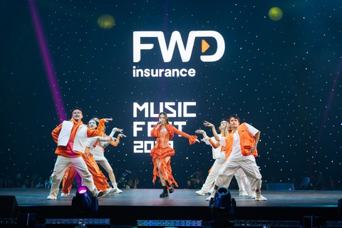 Tân Tổng Giám đốc FWD Việt Nam tri ân khách hàng tại FWD Music Fest 2023 - Ảnh 6. Phần trình diễn "đã tai mãn nhãn" của Hoàng Thùy Linh tại sự kiện
