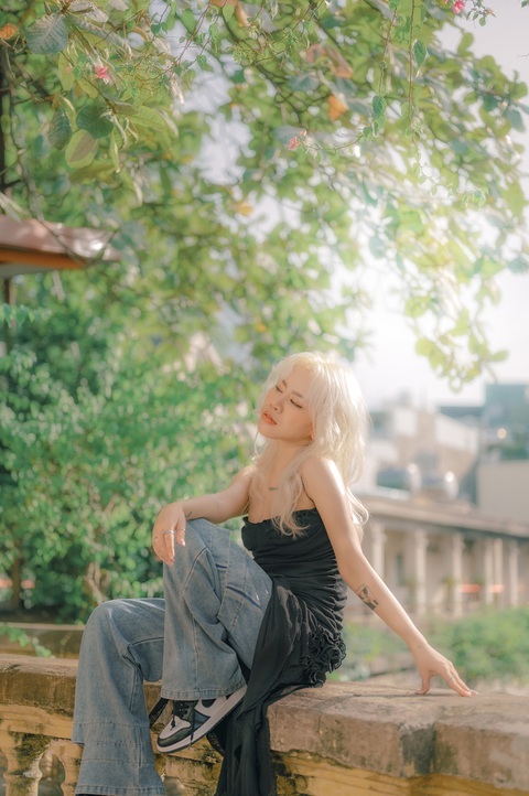 'Học trò Tuấn Hưng' Yến Lê hóa 'sầu nữ' tóc trắng, comeback Vpop - Ảnh 4. Hình ảnh mới đánh dấu sự lột xác của Yến Lê ngày trở lại đường đua V-pop
