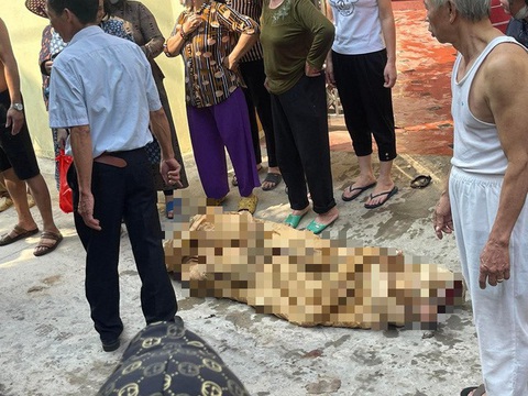 Vụ ba con gái đổ xăng đốt nhà mẹ ruột: con gái út lãnh 22 năm 6 tháng tù - Ảnh 1. Hiện trường vụ ba con gái đổ xăng đốt nhà mẹ ruột khiến ba trong bốn người tử vong - Ảnh: NGUYỄN XUÂN HẢO