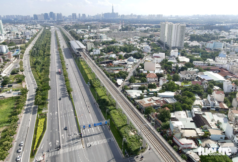 TP.HCM nghiên cứu phát triển các tuyến metro liên kết vùng trong quy hoạch - Ảnh 3. TP.HCM đã rà soát các khu đất quanh các nhà ga metro số 1 để làm mô hình TOD - Ảnh: CHÂU TUẤN