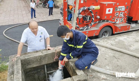 Điều xe cứu hỏa cấp nước 'giải khát' cho bà con Hồng Lĩnh - Ảnh 7. Ưu tiên trước mắt là cấp nước ở bệnh viện, trường học, công sở và những khu dân cư xa nguồn nước