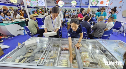 Cá tra Việt Nam nhận tin vui từ thị trường Mỹ- Ảnh 1. Nhiều mặt hàng thủy sản, trong đó có cá tra, được các doanh nghiệp giới thiệu tại Hội chợ thủy sản Việt Nam 2023 - Ảnh: N.TRÍ