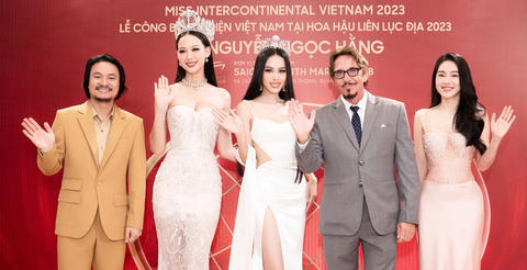 Ông Detlef Tursies (thứ hai, từ phải vào) - chủ tịch khu vực châu Âu của cuộc thi Miss Intercontinental - đến Việt Nam - Ảnh: BTC Ông Detlef Tursies (thứ hai từ phải qua) - chủ tịch khu vực châu Âu của cuộc thi Miss Intercontinental - đến Việt Nam - Ảnh: BTC