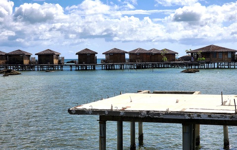 Dãy công trình sai phép ở Hàm Ninh, Phú Quốc thuộc diện phải tháo dỡ, chính quyền chờ đầy đủ thủ tục pháp lý mới cưỡng chế - Ảnh: BỬU ĐẤU Dãy công trình sai phép ở Hàm Ninh, Phú Quốc thuộc diện phải tháo dỡ, chính quyền chờ đầy đủ thủ tục pháp lý mới cưỡng chế - Ảnh: BỬU ĐẤU