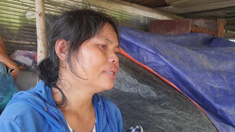 Người mẹ đau xót 9 tháng mất 3 con trai vì đuối nước ở Bình Chánh - Ảnh 1. Chị Lê Thị Cum Bọ nghẹn ngào trước cái chết của hai con trai - Ảnh: B.H.
