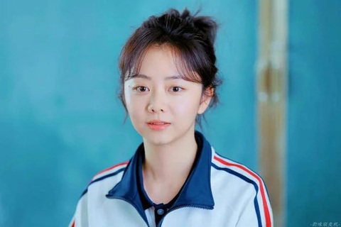 Đàm Tùng Vận từ chối đóng vai sinh, đoàn phim xử lý bất ngờ - Ảnh 1. Đàm Tùng Vận xứng danh 'nữ hoàng thanh xuân' dù bước qua tuổi 30 từ lâu