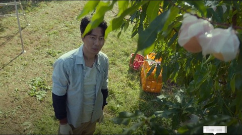 Đạo diễn 'Moving' kể về nỗ lực phá hủy vẻ đẹp trai của Jo In Sung - Ảnh 2. Đạo diễn phim Moving cố gắng làm xấu ngoại hình của Jo In Sung