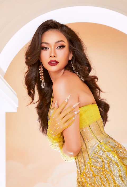 Mâu Thủy thường xuyên diện trang phục của Lê Long Dũng Mâu Thủy thường xuyên diện trang phục của Lê Long Dũng