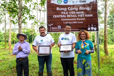 P&G Việt Nam và Central Retail Việt Nam cùng tham gia trồng rừng - Ảnh 1. P&G Việt Nam và Central Retail Việt Nam cùng tham gia trồng rừng - Ảnh 1.
