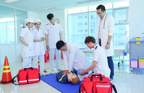 Cao đẳng Y sỹ Đa khoa - chương trình mới của ngành y tế - Ảnh 2. Chương trình đào tạo ngành Y sĩ đa khoa trình độ cao đẳng được đội ngũ sư phạm và hội đồng chuyên môn Nhà trường xây dựng thông qua thẩm định của Bộ Y tế và Bộ Lao động - Thương binh và Xã hội
