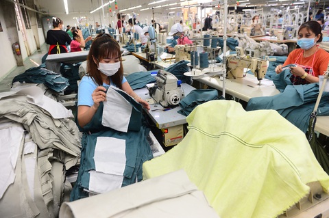 Nhiều đơn hàng sản xuất “quay trở lại”, cần khuyến khích dòng vốn cho vay ưu đãi để doanh nghiệp ổn định sản xuất - Ảnh: QUANG ĐỊNH Nhiều đơn hàng sản xuất “quay trở lại”, cần khuyến khích dòng vốn cho vay ưu đãi để doanh nghiệp ổn định sản xuất - Ảnh: QUANG ĐỊNH
