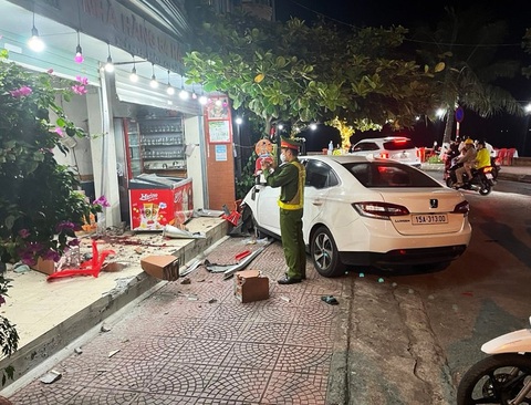 Một phó trưởng Cơ quan điều tra hình sự quân đội gây tai nạn - Ảnh 1. Hiện trường vụ tai nạn giao thông xảy ra ngày 4-9 - Ảnh: Công an Đồ Sơn