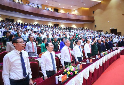 Các đại biểu dự lễ kỷ niệm 110 năm ngày sinh giáo sư, viện sĩ Trần Đại Nghĩa - Ảnh: CHÍ HẠNH