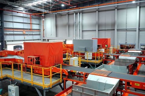 Khu vực ma trận với máy cân đo kích thước và cân nặng kiện hàng Khu vực ma trận với máy cân đo kích thước và cân nặng kiện hàng