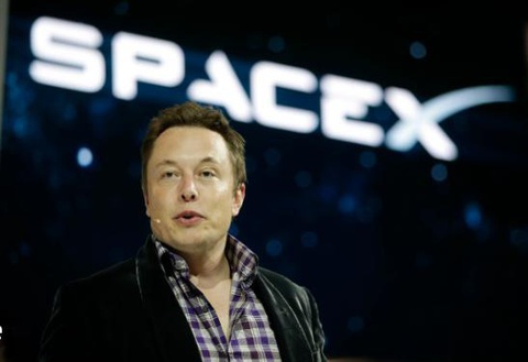 Elon Musk từ chối làm lính đánh thuê trong cuộc chiến Ukraine? - Ảnh 1. Tỉ phú Elon Musk và Công ty SpaceX - Ảnh: THE HILL