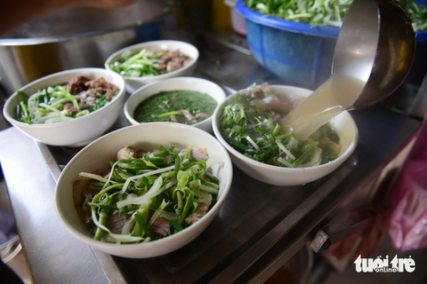 Phở Phú Gia - Ảnh: QUANG ĐỊNH Những tô phở chuẩn vị sẽ được phục vụ tại Vietnam Phở Festival 2023, diễn ra tại công viên Yoyogi, Toyko, Nhật Bản ngày 7 và 8-10 - Ảnh: QUANG ĐỊNH