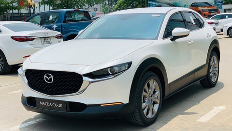 Tin tức giá xe: Mazda giảm giá hàng loạt xe tại Việt Nam - Ảnh 9. Trong đợt điều chỉnh giá lần này, Mazda CX-30 có mức giá giảm lớn nhất lên tới 45 triệu đồng. Việc thay đổi giá bán lần này giúp CX-30 dễ tạo ra sức ép lớn cho Toyota Corolla Cross và Honda HR-V - Ảnh: Đại lý Mazda/Facebook