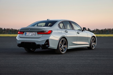 BMW 3 Series gia tăng sức hút với mức giá bán hấp dẫn - Ảnh 2. Mức giá bán BMW 3 Series từ 1,295 tỉ đồng*