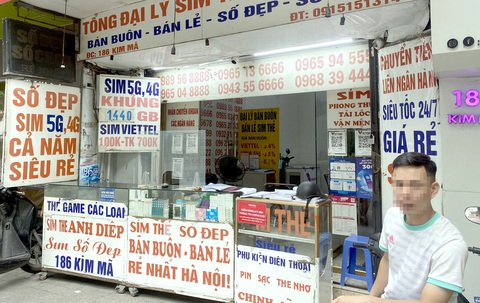 Đại lý SIM thẻ trên đường Kim Mã, quận Ba Đình, Hà Nội - Ảnh: NGUYÊN BẢO Đại lý SIM thẻ trên đường Kim Mã, quận Ba Đình, Hà Nội - Ảnh: NGUYÊN BẢO