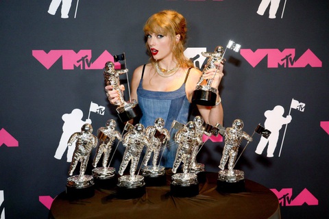 Taylor Swift đại thắng, BlackPink nhận giải 'Nhóm nhạc của năm' tại MTV VMAs 2023 - Ảnh 2. Bắt đầu mùa giải với nhiều đề cử, Taylor Swift kết lại MTV VMAs 2023 với thành tích nghệ sĩ đoạt nhiều giải nhất - Ảnh: MTV