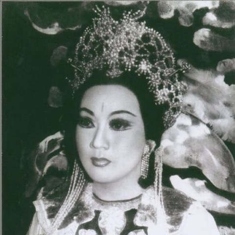 Nhắc vở 'Thái hậu Dương Vân Nga' để 'hun đúc' tình yêu cải lương cho sinh viên - Ảnh 1. Nghệ sĩ Thanh Nga trong vai diễn Thái hậu Dương Vân Nga - Ảnh: Tư liệu gia đình