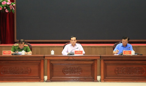 Bí thư Thành ủy Đinh Tiến Dũng và Phó Thủ tướng Trần Lưu Quang chủ trì buổi làm việc về vụ cháy chung cư tại quận Thanh Xuân (Hà Nội) - Ảnh: TTXVN Bí thư Thành ủy Đinh Tiến Dũng và Phó Thủ tướng Trần Lưu Quang chủ trì buổi làm việc về vụ cháy chung cư tại quận Thanh Xuân (Hà Nội) - Ảnh: TTXVN