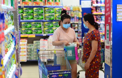 Saigon Co.op có nhiều ưu đãi cho khách hàng khi mua những sản phẩm lau dọn nhà cửa, phòng tránh vi khuẩn, bệnh truyền nhiễm - Ảnh: QUANG ĐỊNH Saigon Co.op có nhiều ưu đãi cho khách hàng khi mua những sản phẩm lau dọn nhà cửa, phòng tránh vi khuẩn, bệnh truyền nhiễm - Ảnh: QUANG ĐỊNH