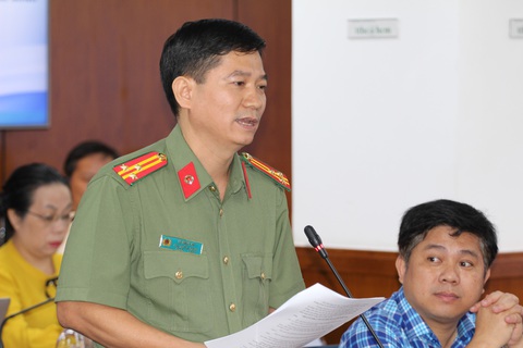 Công an TP.HCM: Căn hộ cho thuê tiềm ẩn nguy cơ cháy và cháy lan - Ảnh 1. Thượng tá Lê Mạnh Hà, phó Phòng tham mưu Công an TP.HCM, thông tin tại họp báo - Ảnh: T.N.