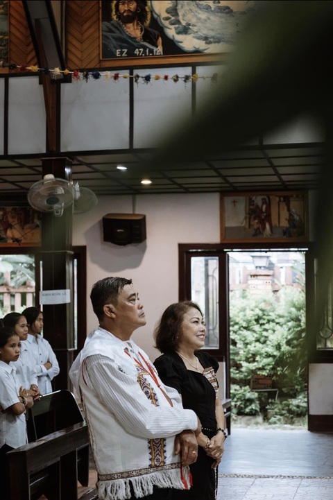 Siu Black và chồng mặc trang phục cưới của người Ba Na cùng làm lễ cưới
