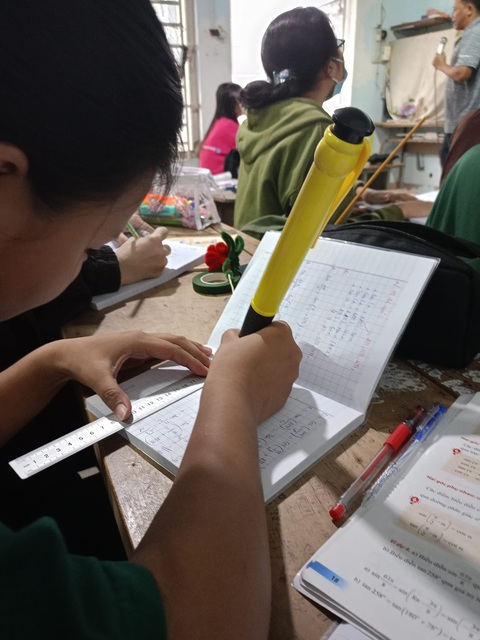 Ảnh vui 14-9: Khi thú cưng nổi loạn - Ảnh 3. Cây bút có thể xài cả năm.