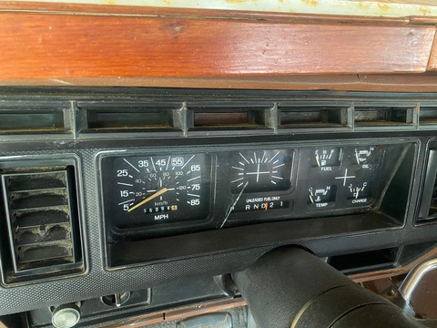Bán tải Ford F-150 gây kinh ngạc với lớp vỏ gỗ khác thường - Ảnh 10. Lý do chế tạo chiếc Ford F-150 gỗ này vẫn còn là bí ẩn. Tính tiện dụng không cao, chống chọi thời tiết không tốt, chịu va đập kém, và có thể còn nặng hơn cả bản sử dụng thép. Nhưng thế giới không thiếu người có gu "khác thường", và không thể đòi hỏi lời giải thích hợp lý từ những người như vậy. Dù sao, chính những người như vậy luôn tiềm ẩn sự sáng tạo và mang đến cho thế giới những sản phẩm độc đáo nhất - Ảnh: Facebook Marketplace
