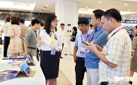 Lần đầu tổ chức diễn đàn quốc gia về kinh tế số - xã hội số - Ảnh 4. Trong khuôn khổ diễn đàn còn có triển lãm các ứng dụng công nghệ cho phát triển kinh tế số - Ảnh: TIẾN THẮNG