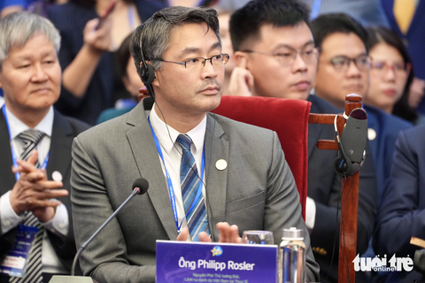 TP.HCM mời tiệc trà 100 CEO hàng đầu thế giới, cùng hiến kế phát triển kinh tế xanh - Ảnh 3. Ông Philipp Rösler - nguyên phó thủ tướng Đức - tham dự