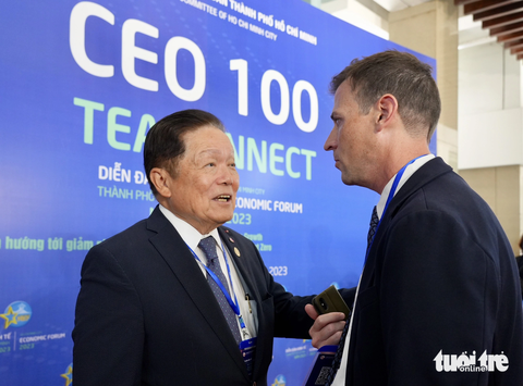 TP.HCM mời tiệc trà 100 CEO hàng đầu thế giới, cùng hiến kế phát triển kinh tế xanh - Ảnh 4. CEO 100 Tea Connect diễn ra theo cách rất đặc biệt tại Hội trường Thống Nhất là điểm gặp gỡ của các chuyên gia, nhà kinh tế - Ảnh: HỮU HẠNH
