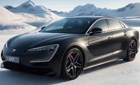 Sắp có siêu xe điện khí động học nhất thế giới: Nhanh hơn Bugatti Chiron và rẻ hơn Tesla Model S - Ảnh 1. Yangwang U6 đã được tiết lộ trong các hình ảnh bằng sáng chế của EU và hình ảnh xe bọc ngụy trang cùng được rò rỉ trên mạng xã hội. Đó là một chiếc sedan tương đối lớn, nhắm làm đối thủ các xe điện hạng sang như Mercedes-Benz EQS, BMW i7, Tesla Model S Plaid. Ban đầu, chiếc xe được cho là U7, nhưng thông tin xác nhận là U6. Do đó, hình ảnh phác họa ban đầu đã để tấm biển ghi "U7" - Ảnh: Car News China