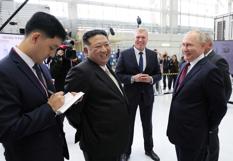 Lãnh đạo Triều Tiên Kim Jong Un gặp Tổng thống Nga Vladimir Putin tại Trung tâm vũ trụ Vostochny Cosmodrome ở vùng Viễn Đông, Nga ngày 13-9 - Ảnh: REUTERS Lãnh đạo Triều Tiên Kim Jong Un gặp Tổng thống Nga Vladimir Putin tại Trung tâm vũ trụ Vostochny Cosmodrome ở vùng Viễn Đông, Nga ngày 13-9 - Ảnh: REUTERS