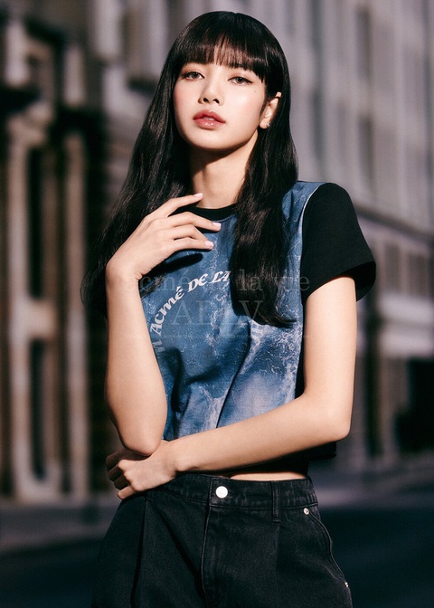 Lisa BlackPink từ chối hợp đồng 50 tỷ won với công ty chủ quản - Ảnh 2. Theo Star News, Lisa từ chối hai lời đề nghị hợp tác có giá trị ngàn tỉ với YG, khiến tin tức về gia hạn hợp đồng của BlackPink càng trở nên mờ mịt với người hâm mộ