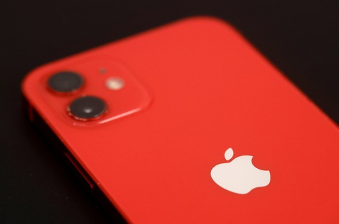 Dòng iPhone 12 được ANFR cho rằng vi phạm quy định an toàn về bức xạ - Ảnh: REUTERS Dòng iPhone 12 bị cơ quan chức năng Pháp cho rằng vi phạm quy định an toàn về bức xạ - Ảnh: REUTERS