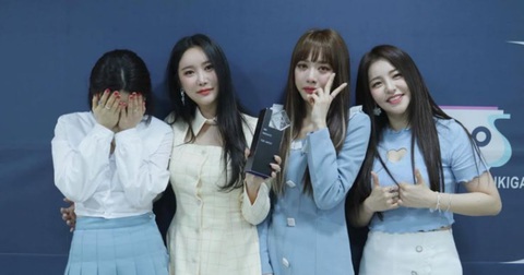 Nhóm Brave Girls bật khóc khi nhận được chiến thắng đầu tiên sau 10 năm debut Nhóm Brave Girls bật khóc khi nhận được chiến thắng đầu tiên sau 10 năm debut
