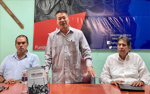 Đại sứ Việt Nam tại Cuba Lê Thanh Tùng phát biểu. Ảnh: Mai Phương - Pv TTXVN tại Cuba Đại sứ Việt Nam tại Cuba Lê Thanh Tùng phát biểu - Ảnh: TTXVN